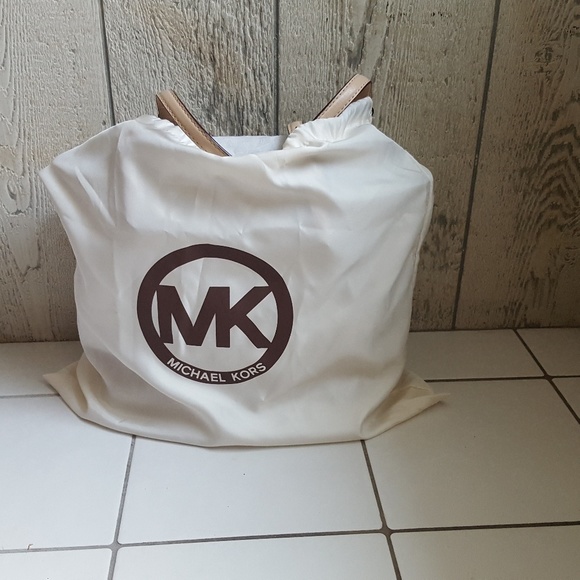 Michael Kors Signature Collection - Picture 8 of 8